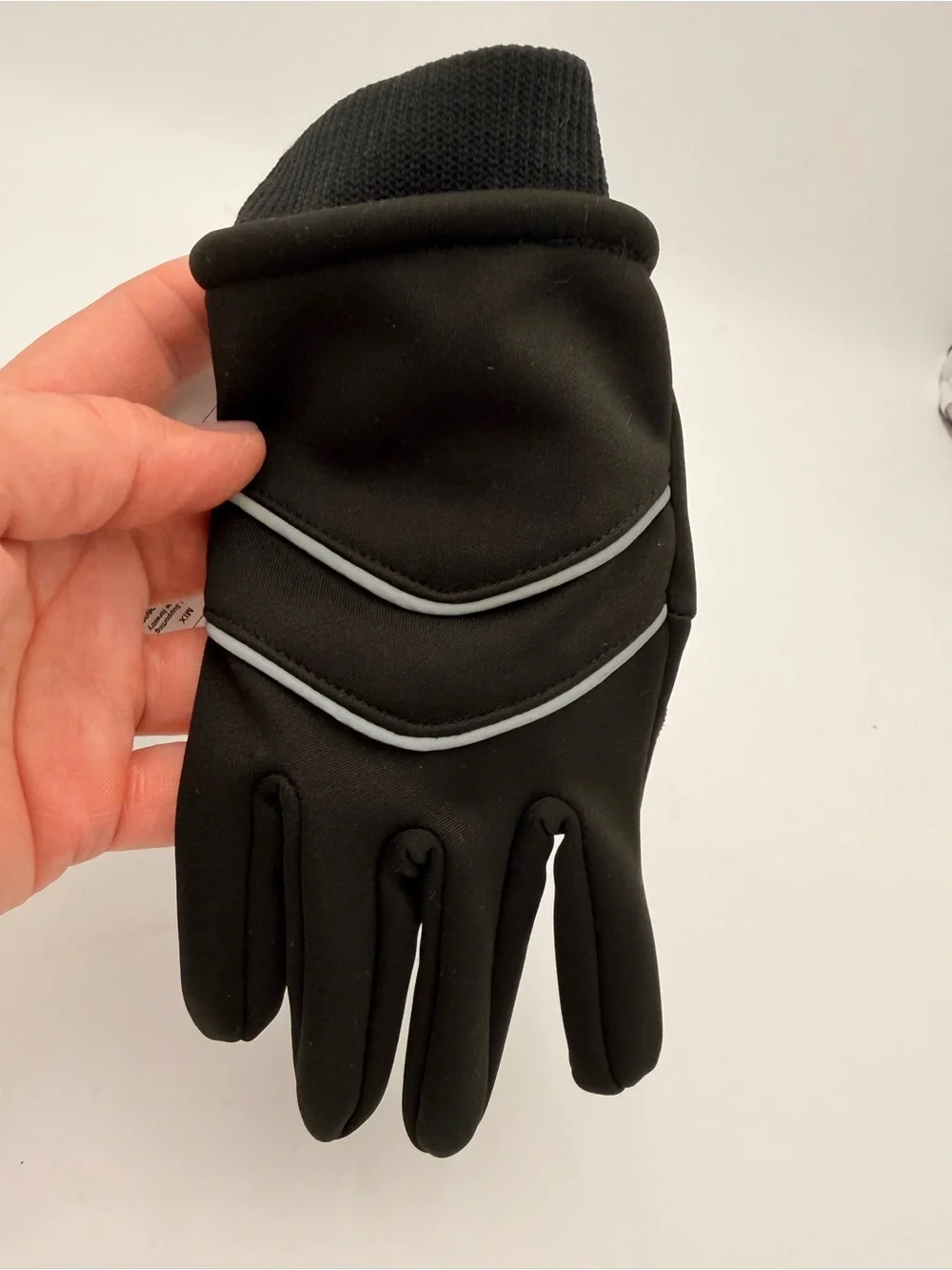 isotoner Women’s Black Performance Gloves Smart Touch Size : Small / Medium